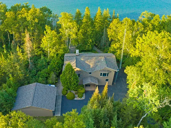 5561 Bay Shore Dr, Presque Isle, MI 49777