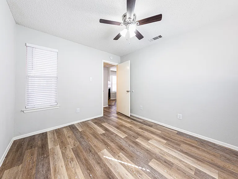 5609 Cougar Dr — Photo 5