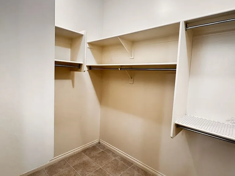 268 E Powell Way — Photo 33