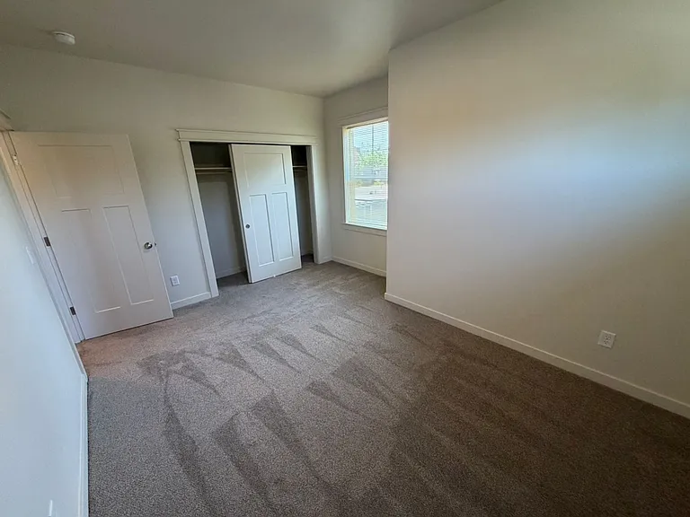 Brand New 2 bedroom 1.5 bath unit — Photo 16