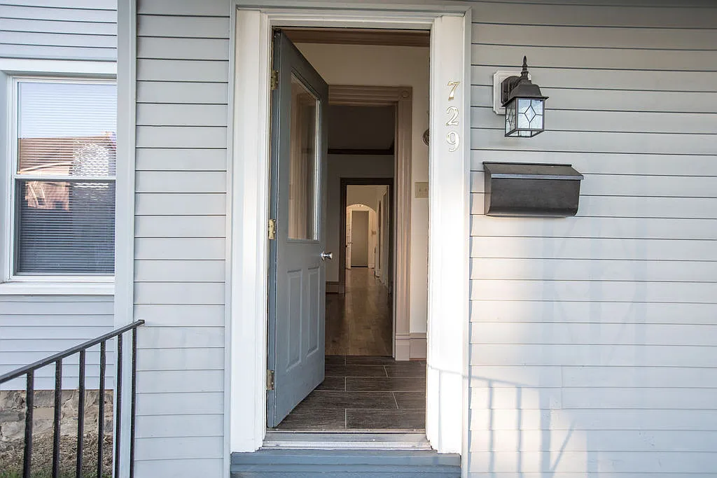 2 bed, 900 sqft, $1,045 — Photo 1