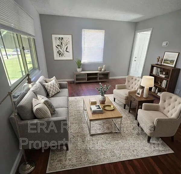 3327 McGuffey Rd — Photo 1