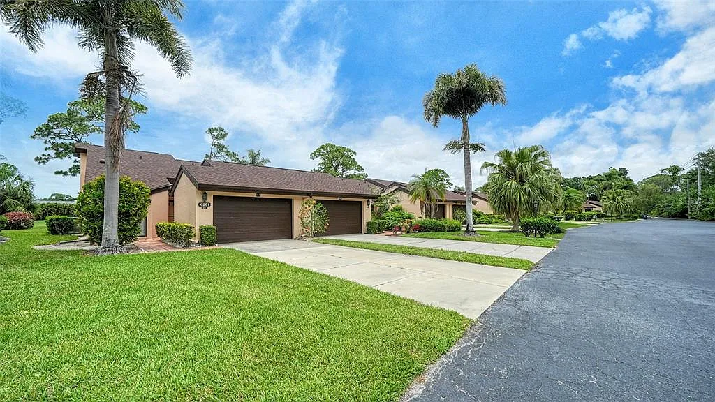 2 bed, 2.0 bath, 1312 sqft, $4,850 — Photo 2