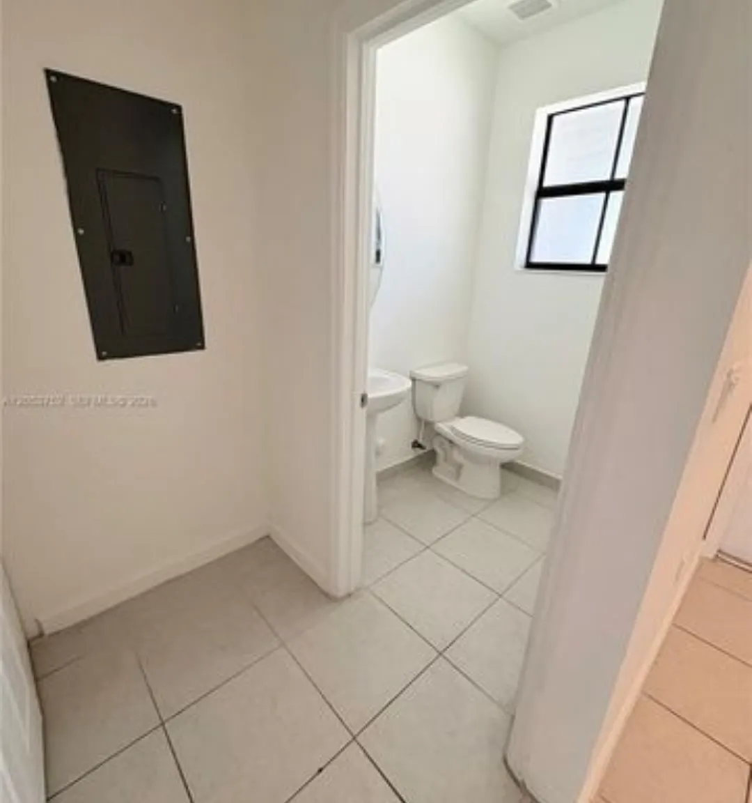 4 bed, 1612 sqft, $2,990 — Photo 3