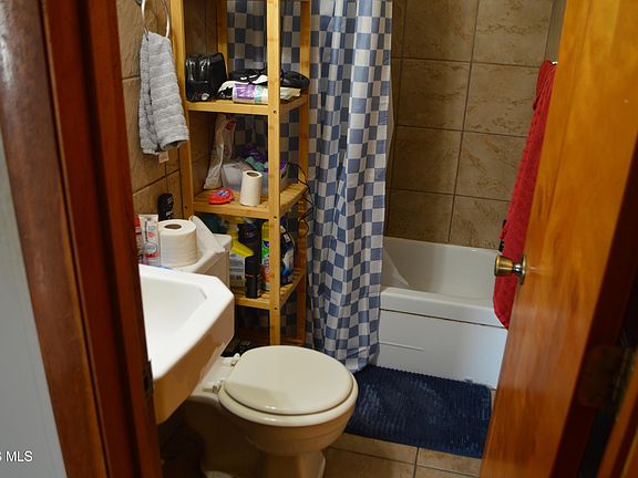 5th image of 312 W Wayne St