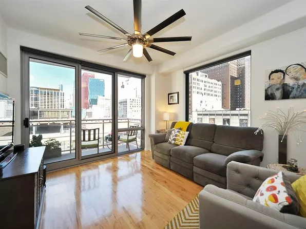 1 E 8th St APT 411, Chicago, IL 60605