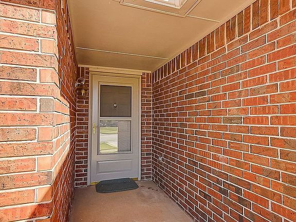 2nd image of 709 Sequoyah Trails Dr