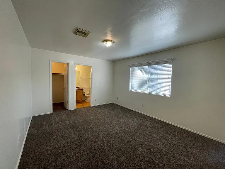 114 E Medina Rd — Photo 6
