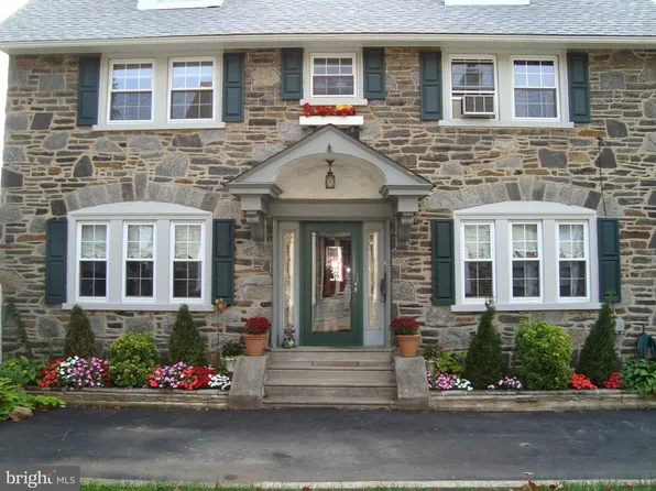 7011 N Hilltop Rd, Upper Darby, PA 19082