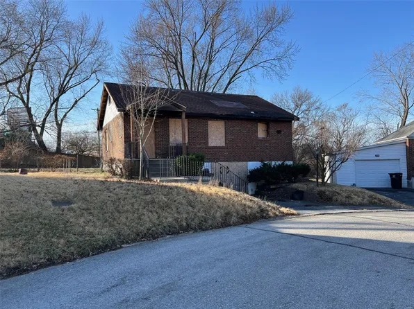 132 Lemay Gardens Dr, Saint Louis, MO 63125