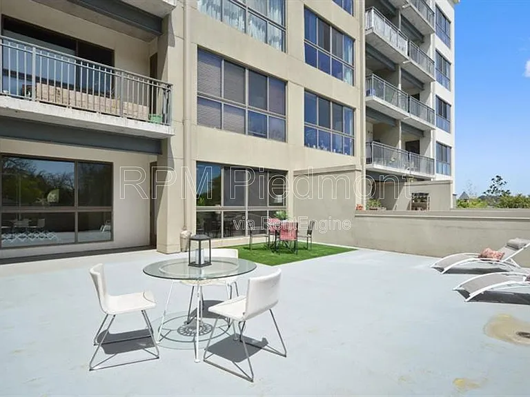 563 Memorial Dr SE #210 — Photo 8