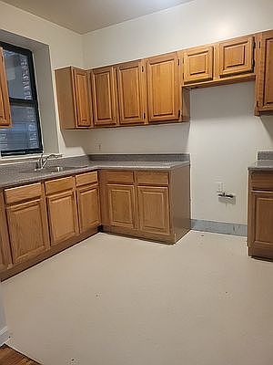 1st image of 4147 Wickham Ave Floor 1