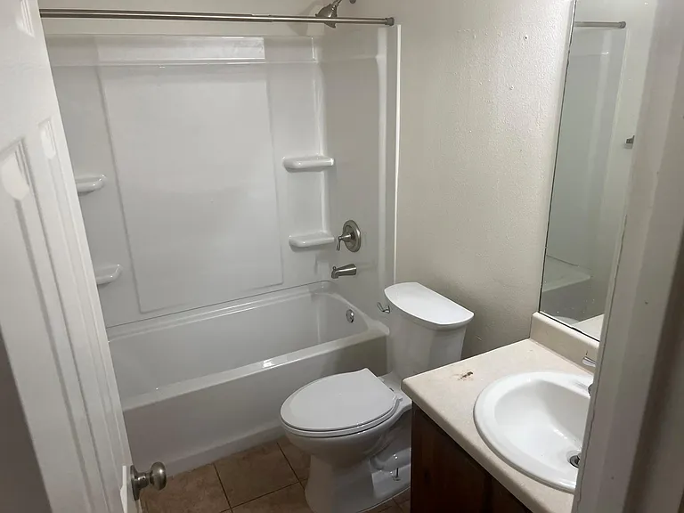 1911 Gracy Farms Ln #A — Photo 11