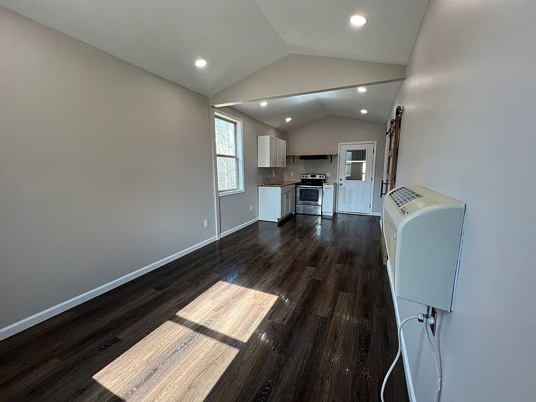1546 Whitestone Rd N #2 — Photo 4