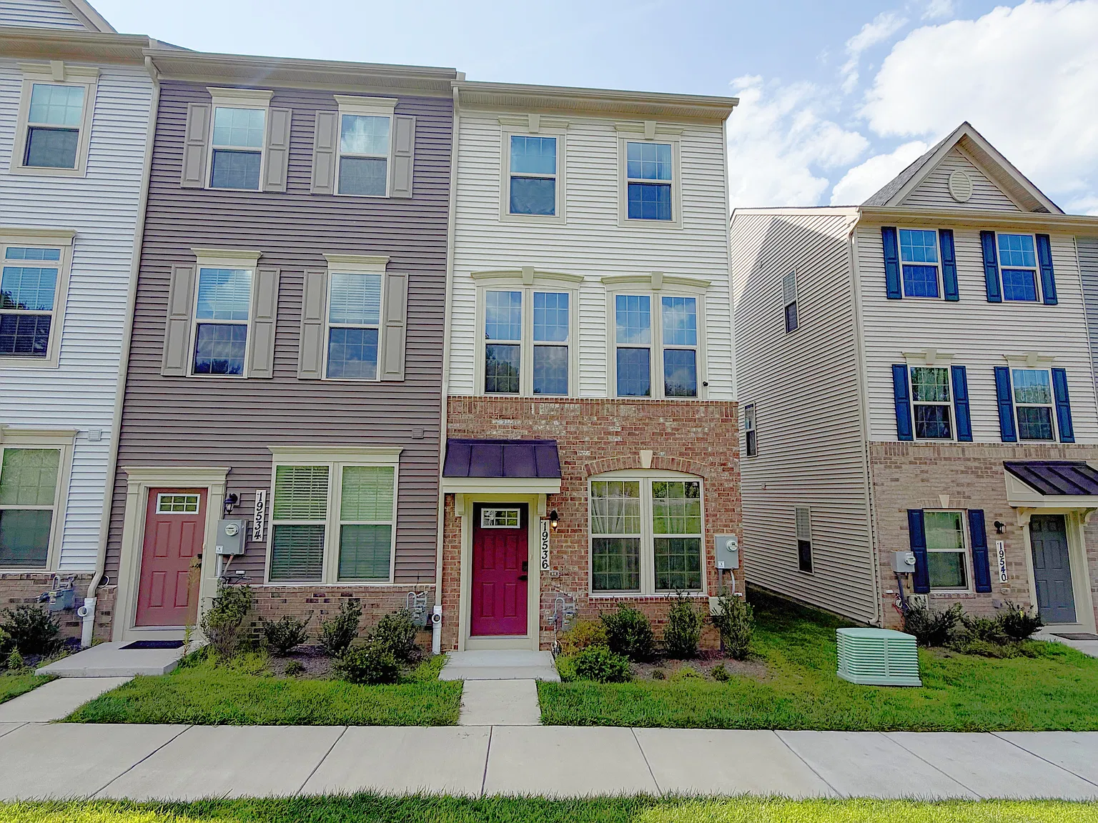 3 bed, 3.5 bath, 1680 sqft, $3,000 — Photo 1