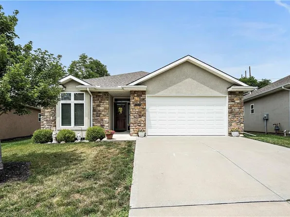 1928 Carter Ct, Liberty, MO 64068