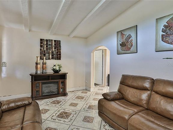 5th image of 1306 E Elm St