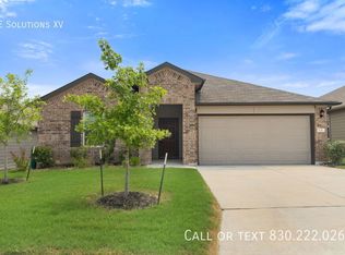 832 Pronghorn Trl, Seguin, TX 78155