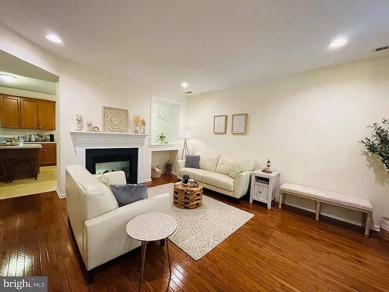 46 Hoover Ave — Photo 4