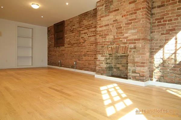 Rented by aptsandlofts.com | media 13