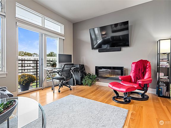 5th image of 3111 Newmarket Street #506