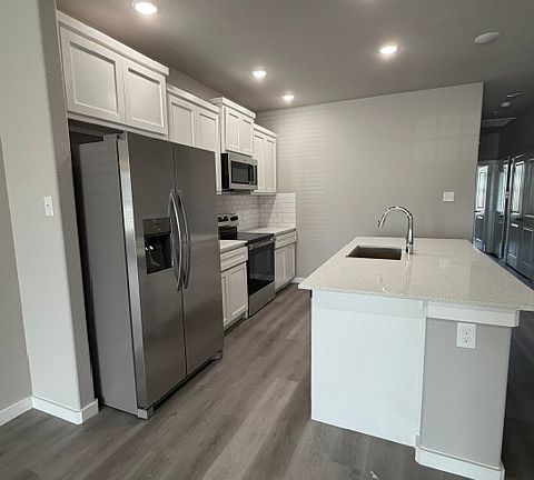 5th image of 307 Jack Finney Blvd #1003