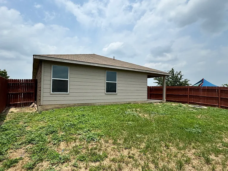 204 Pine Arbol — Photo 24