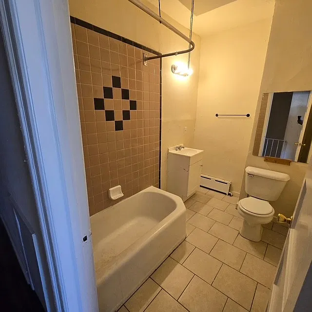 3 bed, 1080 sqft, $1,795 — Photo 2