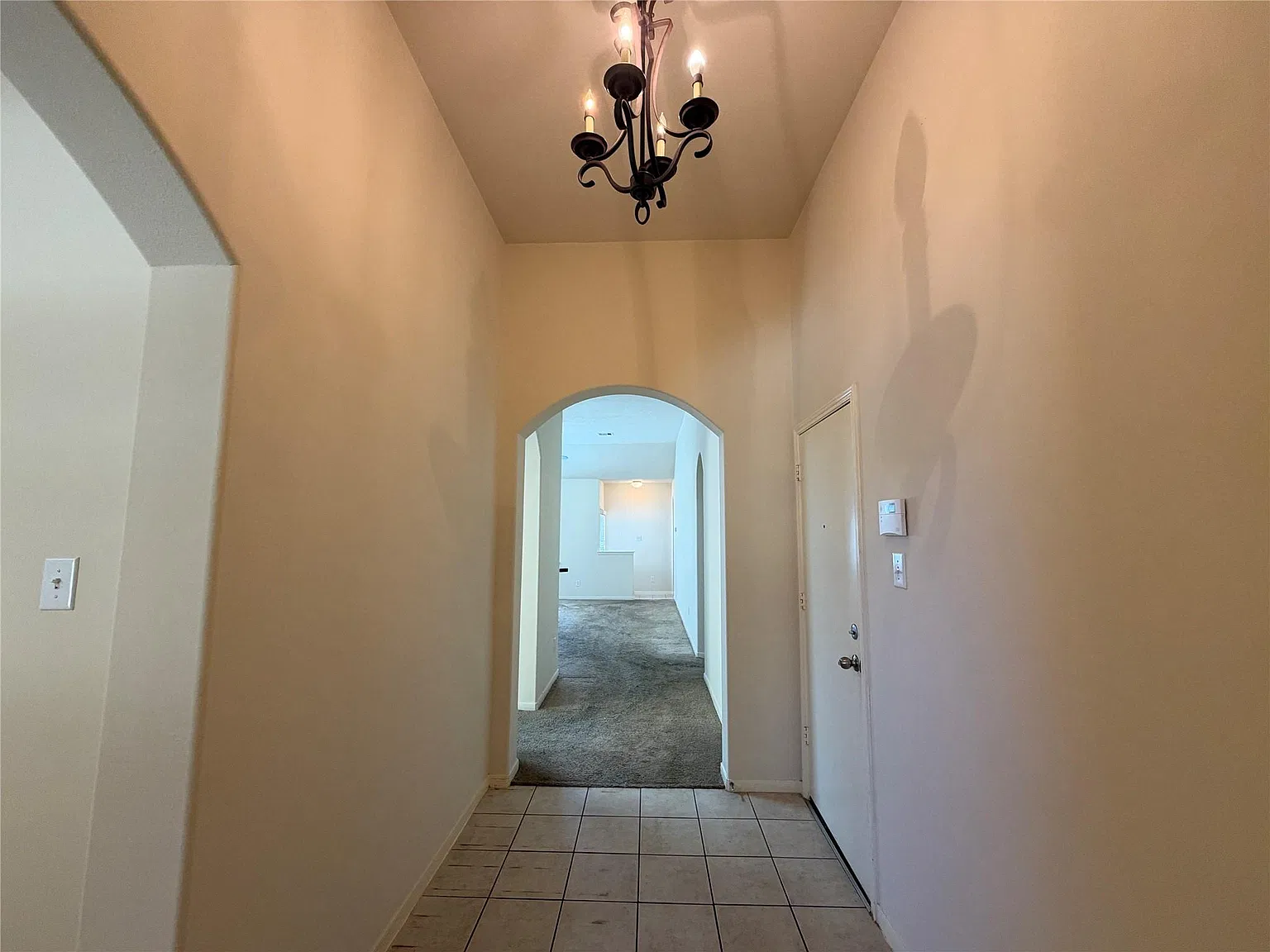 4 bed, 2.5 bath, 1976 sqft, $1,995 — Photo 2