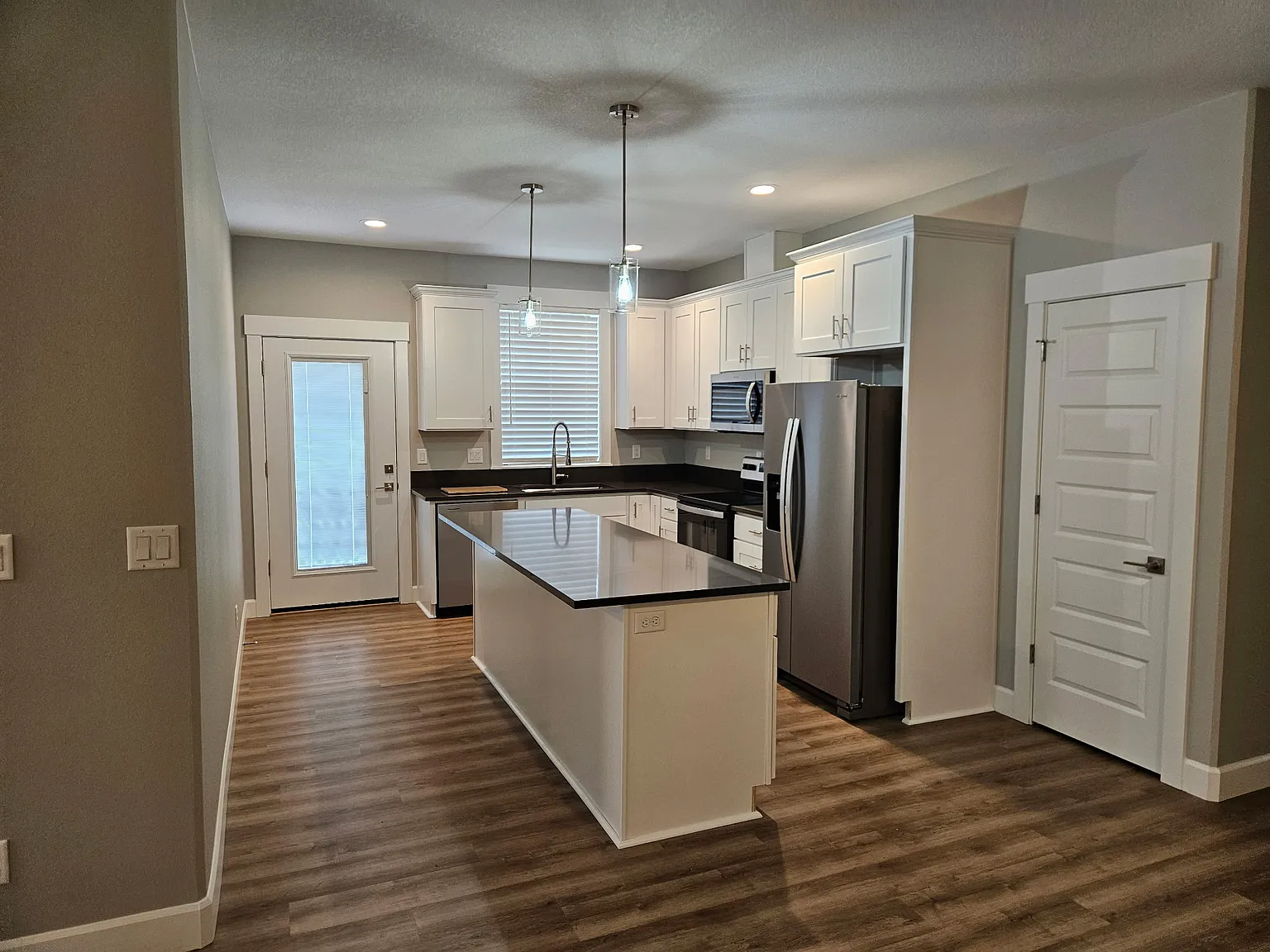 3 bed, 1535 sqft, $2,700 — Photo 2