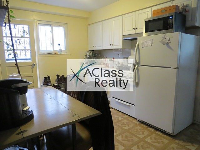 1st image of 3131 42nd St #1