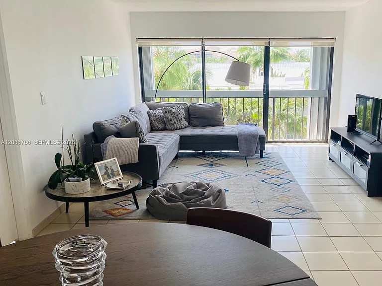 255 Galen Dr #4L — Photo 4