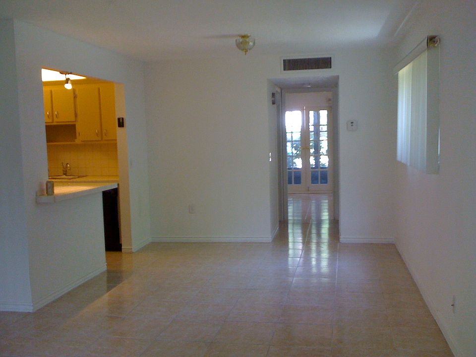 1st image of 2415 Oak Park Way