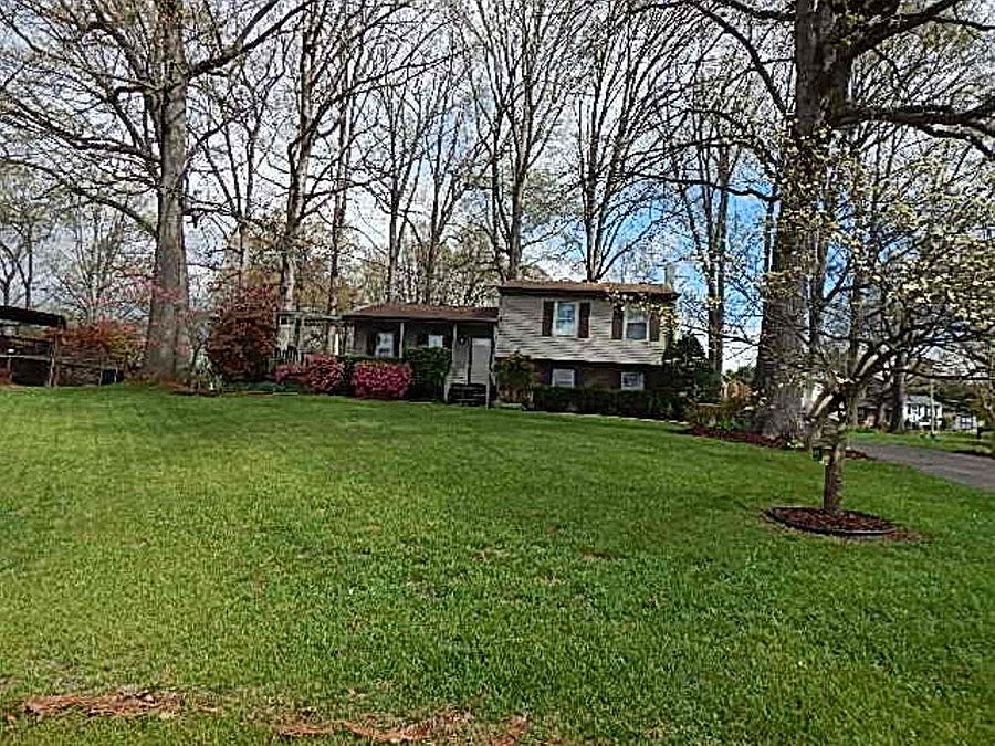 1st image of 104 Foreston Dr