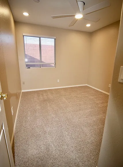1115 E Pontiac Dr — Photo 19
