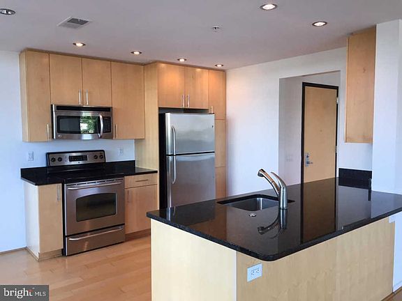 4th image of 2727 Quincy St #2B