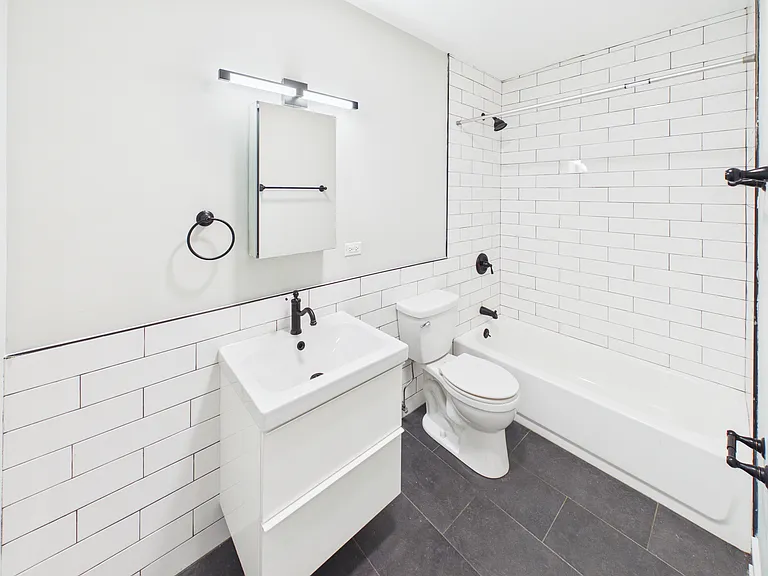 2401 S Homan Ave — Photo 21