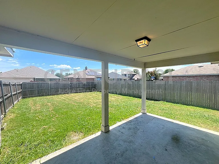 1616 Logan Dr — Photo 33