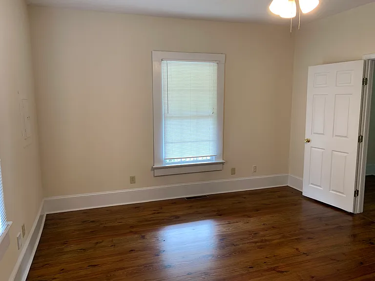 223 Lyndon Ave — Photo 7
