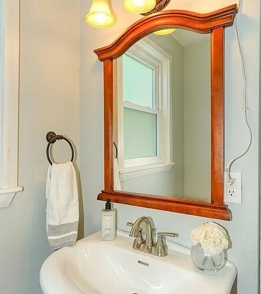 7 Vincent Ave — Photo 3