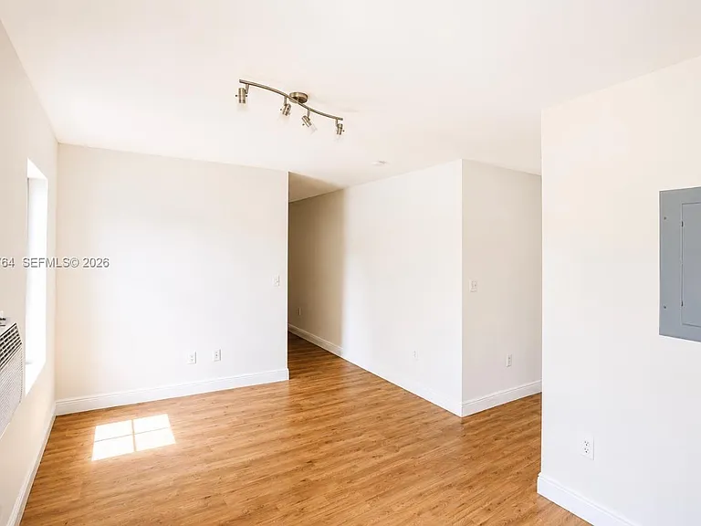 410 76th St #5 — Photo 7