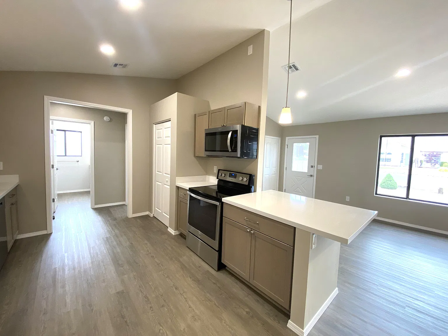 3 bed, 1680 sqft, $2,300 — Photo 2