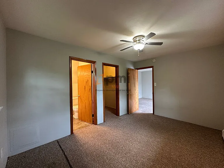 660 N Hobart Rd #5 — Photo 10