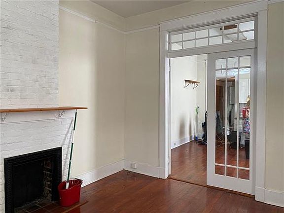 3rd image of 402 Hillary St