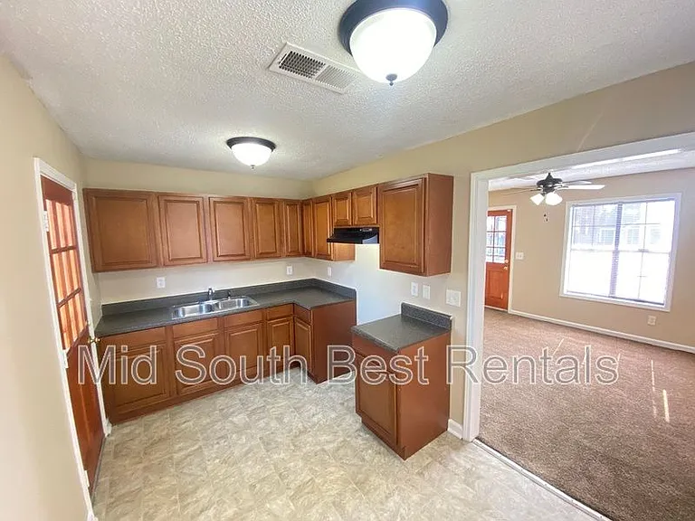 3322 Burgess Dr — Photo 5