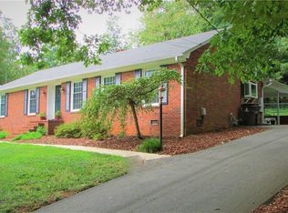 3211 Kinnamon Rd, Winston Salem, NC 27104