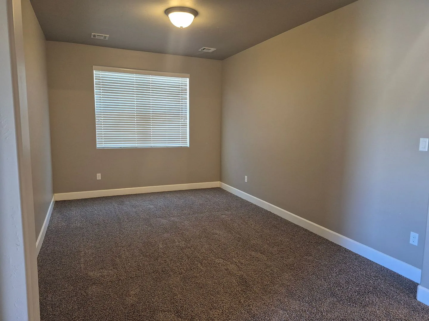 Beautiful 3 Bedroom 2 Bathroom home — Photo 4