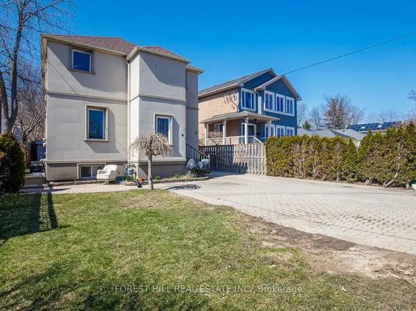 19 Troy St, Mississauga, ON L5G 1S6