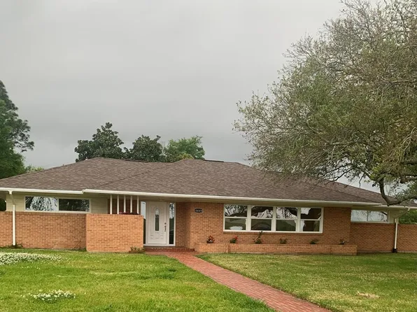 4449 Lakeshore Dr, Port Arthur, TX 77642