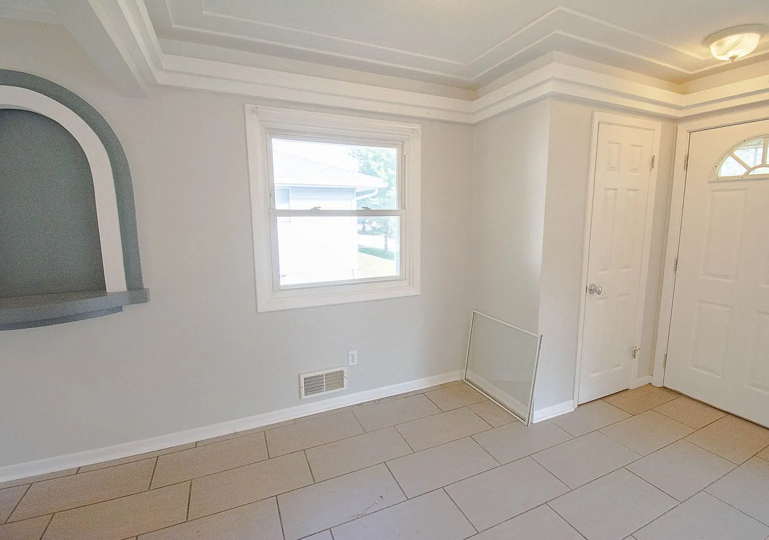 Fantastic home across the street from a park! — Photo 4